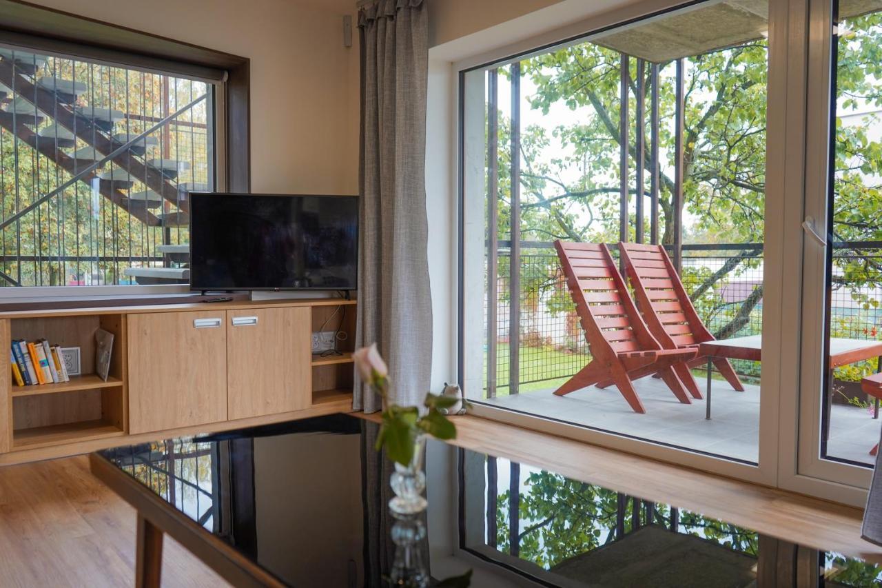 Vila Vekose - Apartman S Terasou A Zahradou Hradec Kralove Exterior photo